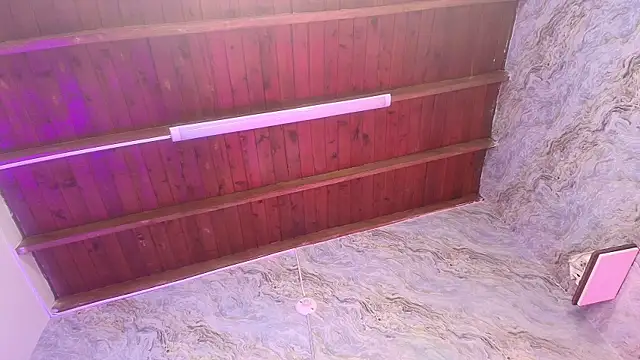 jones maddy  online show from October 30, 2025, 12:06 pm