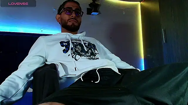 kuzzcoo online show from March 6, 2026, 12:12 pm