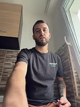 ElChapoGuzman95 online show from April 9, 2026, 4:56 am