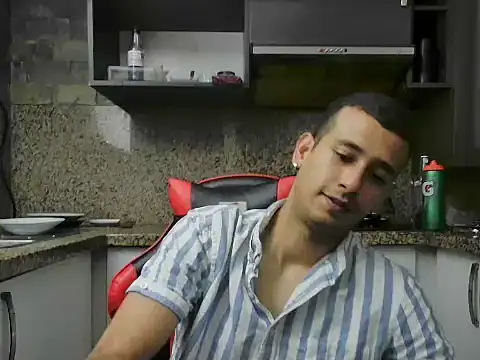 Snapshot of talktome4 chatting on August 5, 2026, 12:57 am talktome4 online show from August 5, 2026, 12:57 am