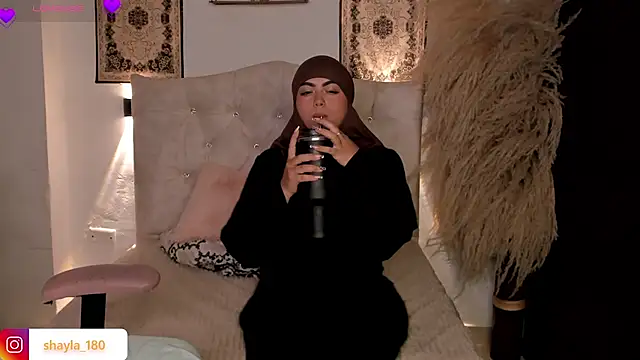 Snapshot of shayla_18 chatting on July 23, 2026, 9:35 pm shayla 18 online show from July 23, 2026, 9:35 pm