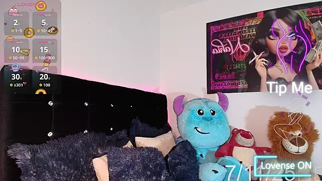 NahiaFox online show from November 7, 2025, 12:05 pm