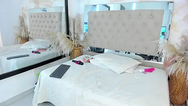 ainaah  online show from February 27, 2025, 2:32 pm