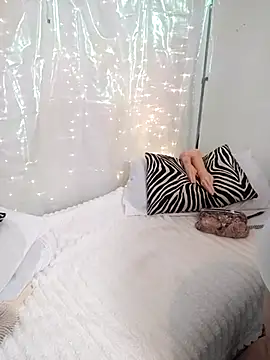 MaggieMoonxxx online show from March 16, 2025, 5:07 pm