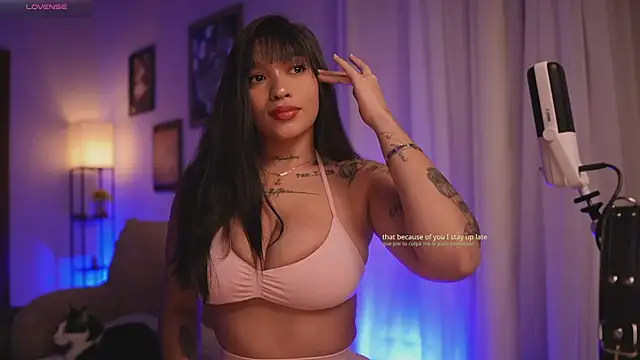 HannahW  online show from February 6, 2026, 10:46 pm