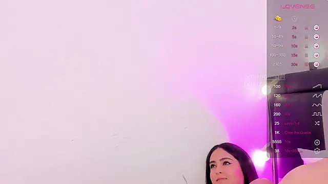 smiling  girl2 online show from February 9, 2025, 6:37 pm