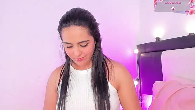 smiling  girl2 online show from March 19, 2025, 12:15 am