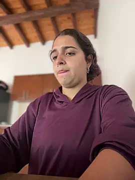 Alicia Ruiz online show from February 5, 2025, 5:31 pm