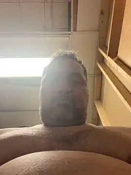 bigzae82 online show from May 18, 2026, 9:26 am