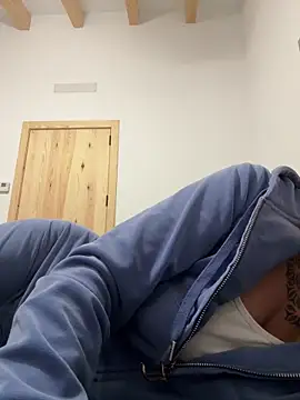 Lara-CumKitten online show from February 21, 2025, 8:38 pm