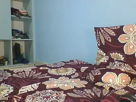 SilentQueen93 online show from November 3, 2025, 4:08 pm