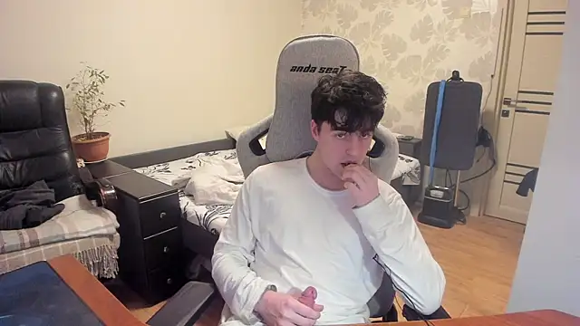 Knuckles17 online show from December 19, 2025, 12:34 pm