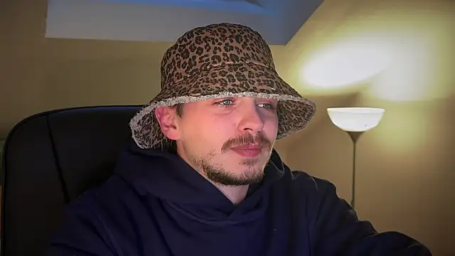 naked psy online show from March 10, 2025, 4:25 pm