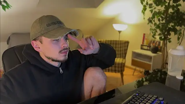 naked psy online show from December 14, 2025, 1:11 am