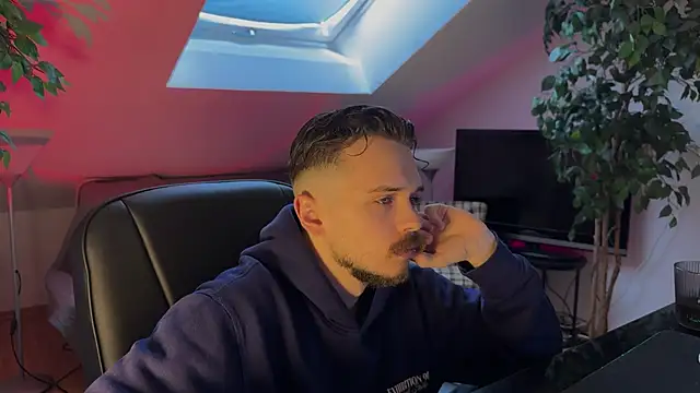 naked psy online show from February 21, 2026, 10:49 am