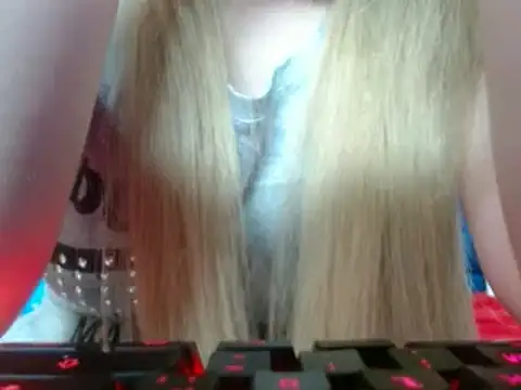 Snapshot of 69liamilk69 chatting on March 16, 2025, 6:20 am 69liamilk69 online show from March 16, 2025, 6:20 am