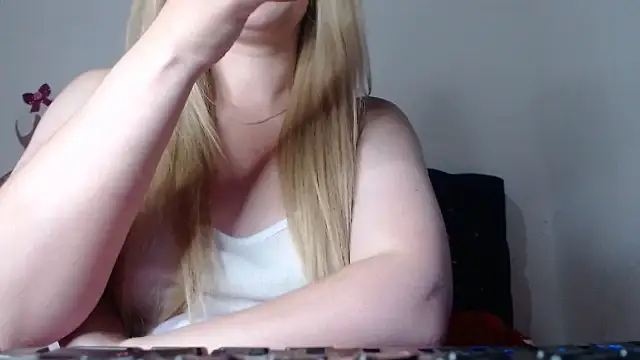 Snapshot of 69liamilk69 chatting on December 19, 2025, 5:36 am 69liamilk69 online show from December 19, 2025, 5:36 am