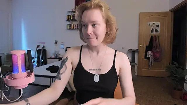 cyber whore  online show from April 8, 2026, 3:12 pm