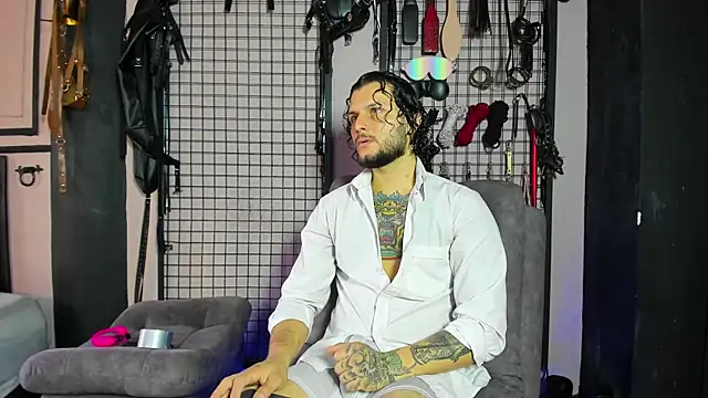 Twisted Fantasy online show from March 9, 2025, 8:42 pm