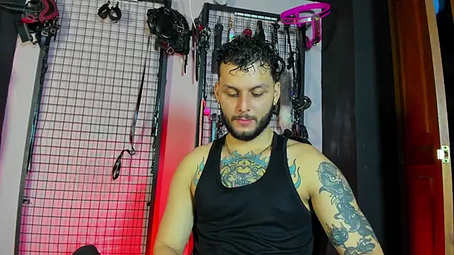 Snapshot of Twisted_Fantasy chatting on December 14, 2025, 4:40 am Twisted Fantasy online show from December 14, 2025, 4:40 am