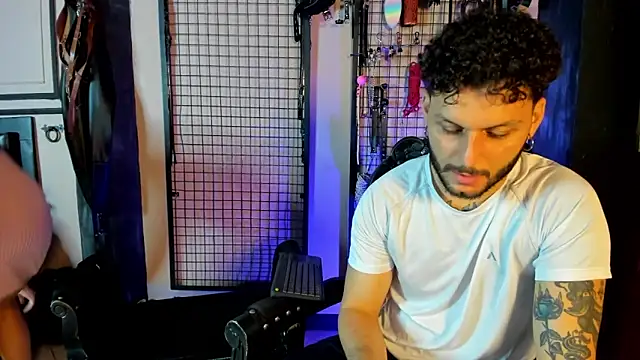 Snapshot of Twisted_Fantasy chatting on February 24, 2026, 4:32 am Twisted Fantasy online show from February 24, 2026, 4:32 am