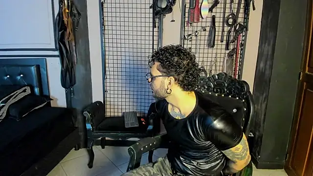 Twisted Fantasy online show from April 24, 2026, 3:20 am