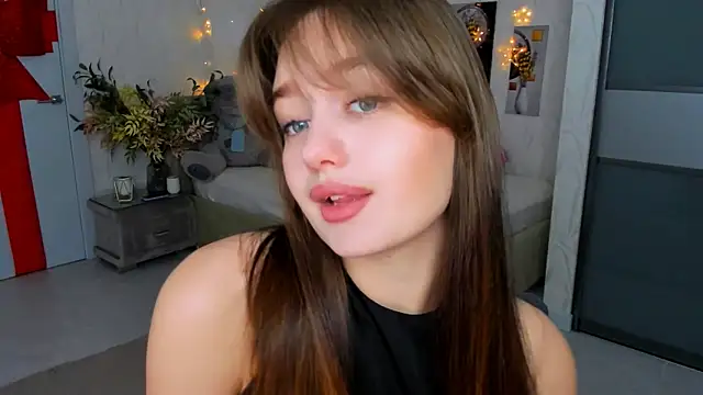 MiracleCurly online show from March 4, 2025, 10:27 pm