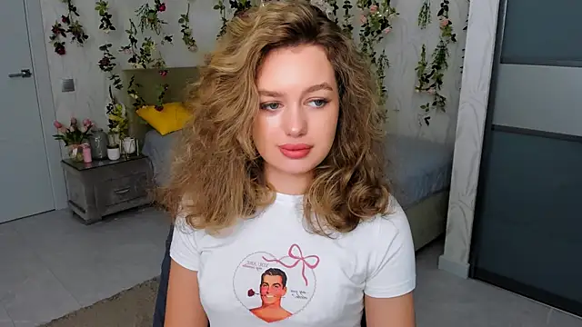 MiracleCurly online show from October 24, 2025, 4:14 pm