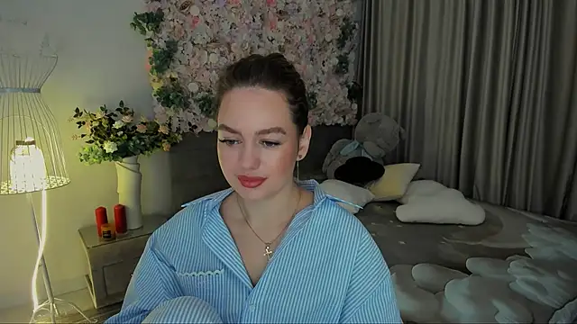 MiracleCurly online show from November 12, 2025, 6:08 pm