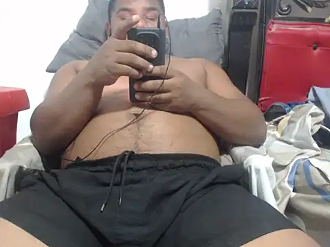 PONSE LATINO online show from November 3, 2025, 3:08 am