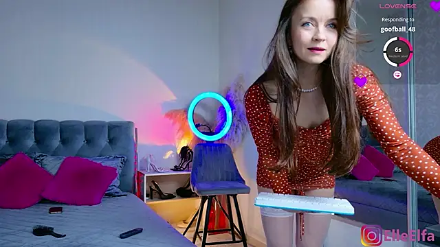 Elfaelle online show from September 12, 2025, 7:25 pm