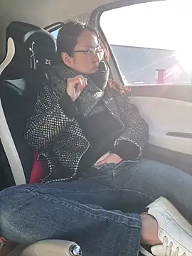 Asiantinaxh online show from March 3, 2025, 8:05 am