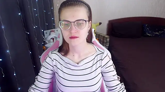 MissBrightShine online show from February 6, 2025, 9:43 am