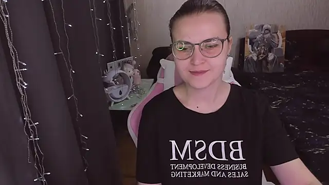 MissBrightShine online show from October 19, 2025, 10:27 am