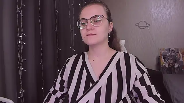 MissBrightShine online show from November 1, 2025, 9:55 am