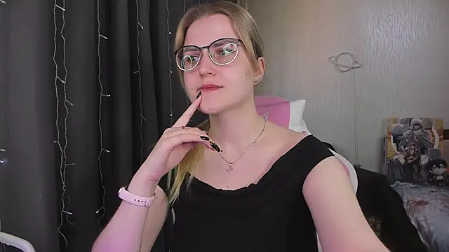 MissBrightShine online show from April 21, 2026, 3:07 pm