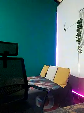 Rayansmith  online show from March 5, 2026, 12:12 pm