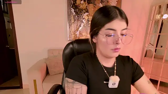 LisaMonroe  online show from October 27, 2025, 8:13 pm