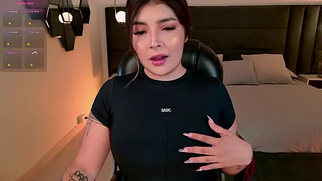 LisaMonroe  online show from April 1, 2026, 7:44 pm