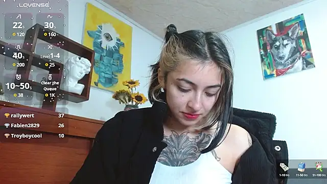 ZoeBakers  online show from February 19, 2025, 11:28 am