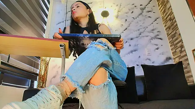 Snapshot of Sophie_LittleS chatting on November 26, 2025, 12:50 pm Sophie LittleS online show from November 26, 2025, 12:50 pm