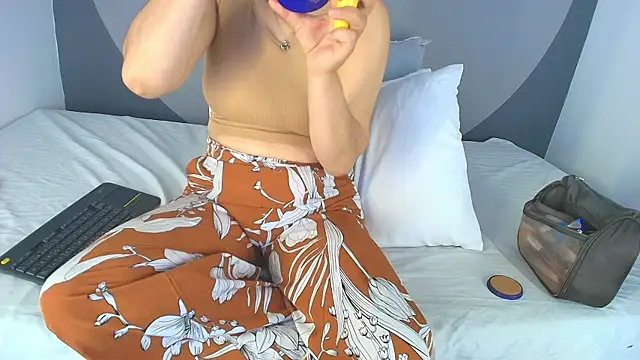 Snapshot of sarita_duque chatting on June 9, 2026, 3:23 pm sarita duque online show from June 9, 2026, 3:23 pm