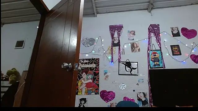 Saray extrovert  online show from February 13, 2025, 4:11 am