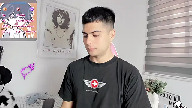 lucas cute online show from April 22, 2026, 7:04 pm