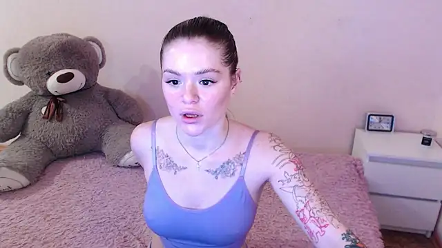 miaacatt online show from February 18, 2025, 10:16 am