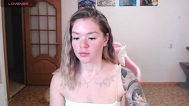 miaacatt online show from November 29, 2025, 9:56 am