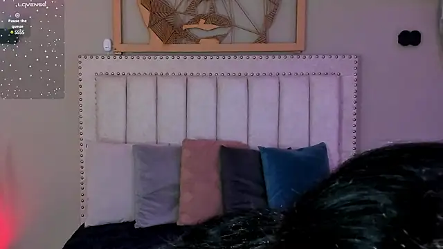 Paula Desousa online show from February 4, 2025, 7:33 pm