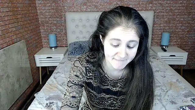 Holliy Cooper online show from January 9, 2025, 1:24 pm