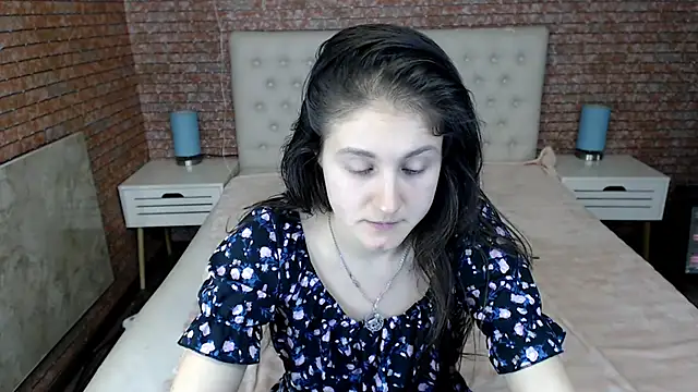 Holliy Cooper online show from January 31, 2025, 3:22 pm