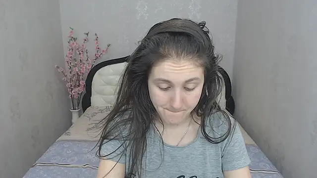 Holliy Cooper online show from February 6, 2025, 1:43 pm